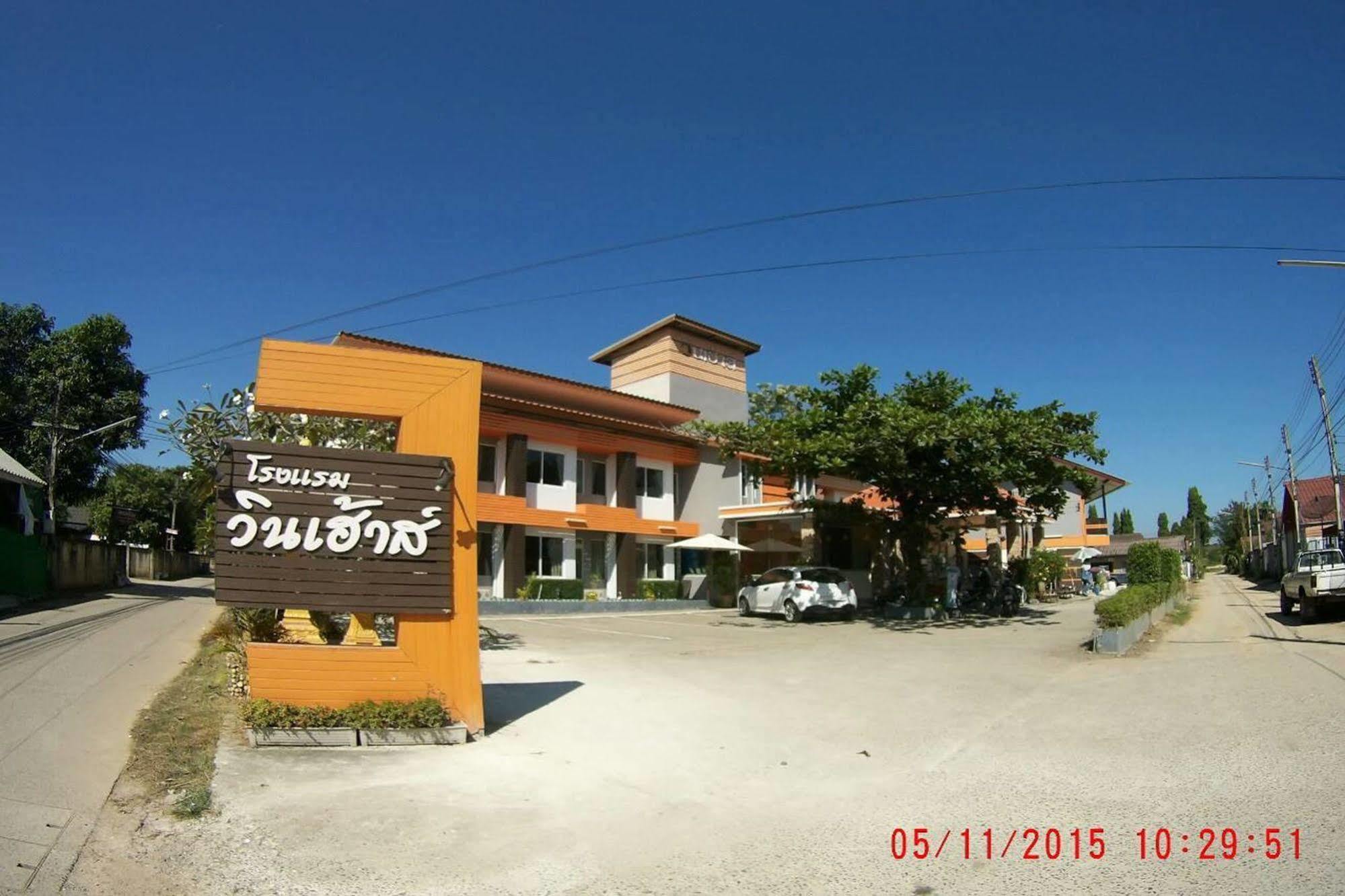 Winhouse Hotel Nan Exterior photo